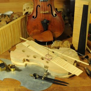 Différent élément et outils de fabrication d'un violon