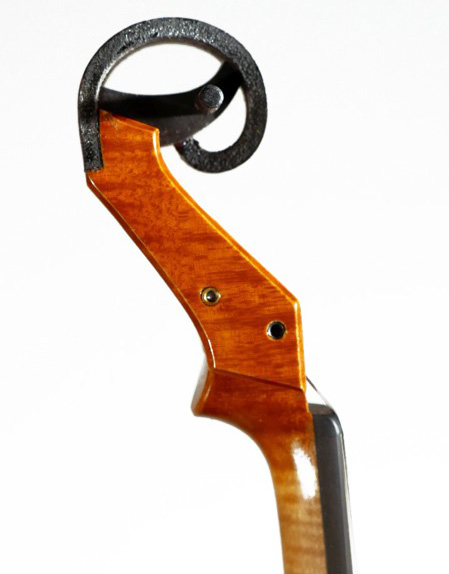 Profil d'une tête de violon en bois